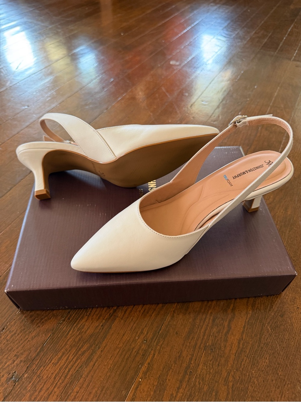 Women's Pointed Slingback Heels in White Glove - Johnston & Murphy